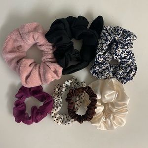 7 assorted scrunchie pack :)